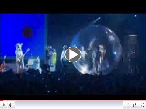 The Flaming Lips - Yoshmi Battles The Pnk Robots Coachella