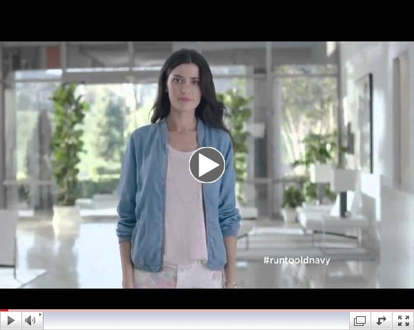 Old Navy Julia Louis Dreyfus Commercial 2015 Hold the Elevator