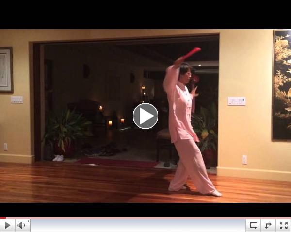 Kokolulu - Master Bu Xiaojing demonstrates TiJi Fan Dance