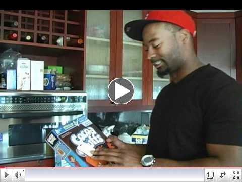 Pantry Raiders: LB Thomas Howard Visits FS Michael Huff for Alameda County Food Bank