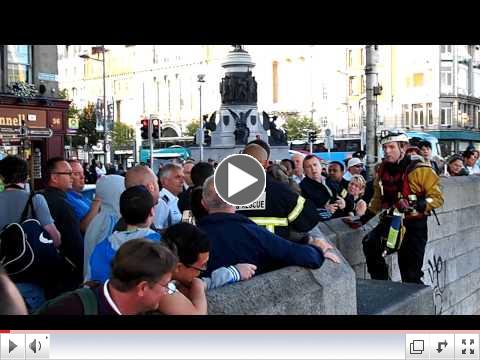 Man rescues pet rabbit from River Liffey 03-07-2011 P2
