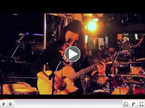 Liz Larin Live Solo in Montreal.mov