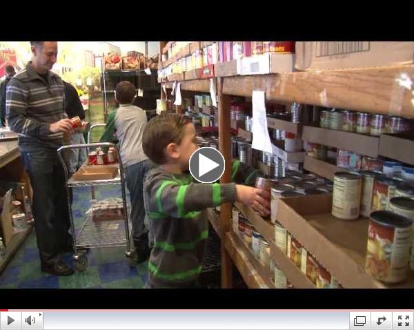 Dan and his kids volunteer at Lakeview Pantry