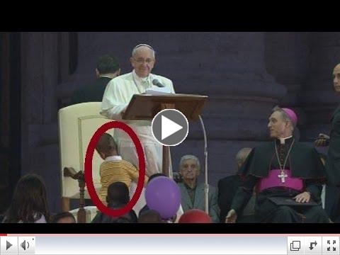 Boy steals show during Pope event[GAME]