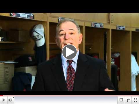 Bobby Valentine Accepts Good Scout Award