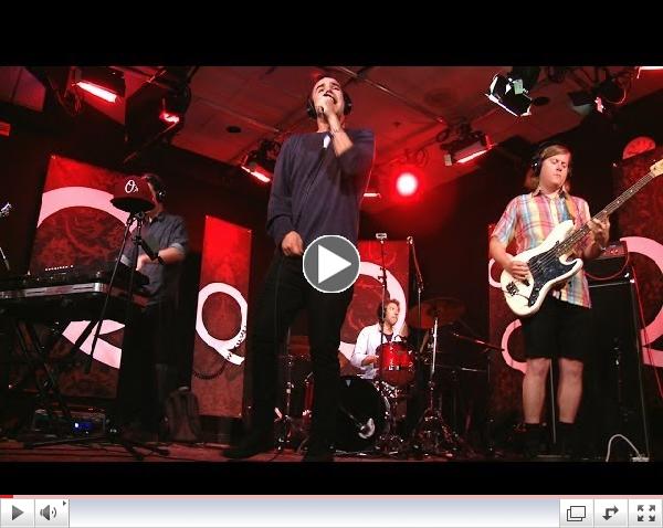 Future Islands - Doves (Live)