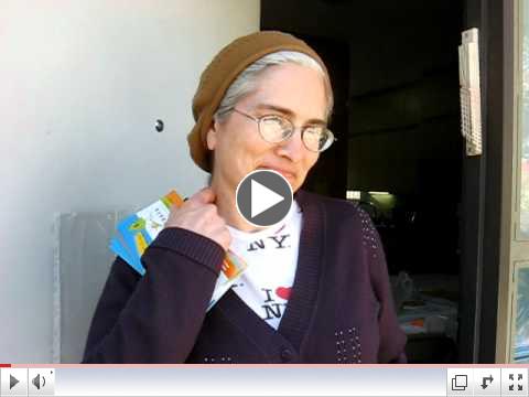 תפסנו את גיילה רגע לפני שיצאה לאסוף טפסים