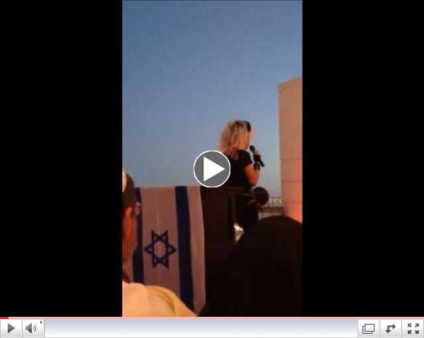 Madonna Sings